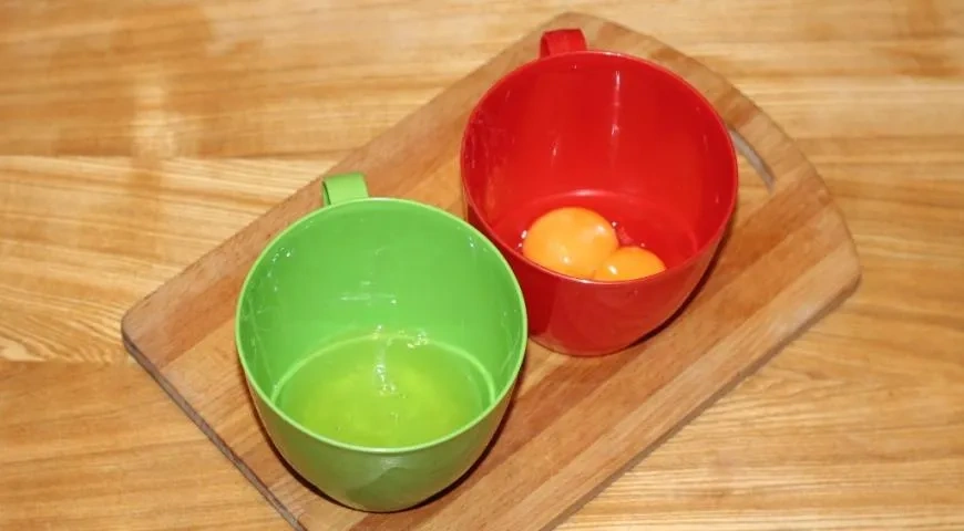 Полосатый омлет с начинкой: шаг 1