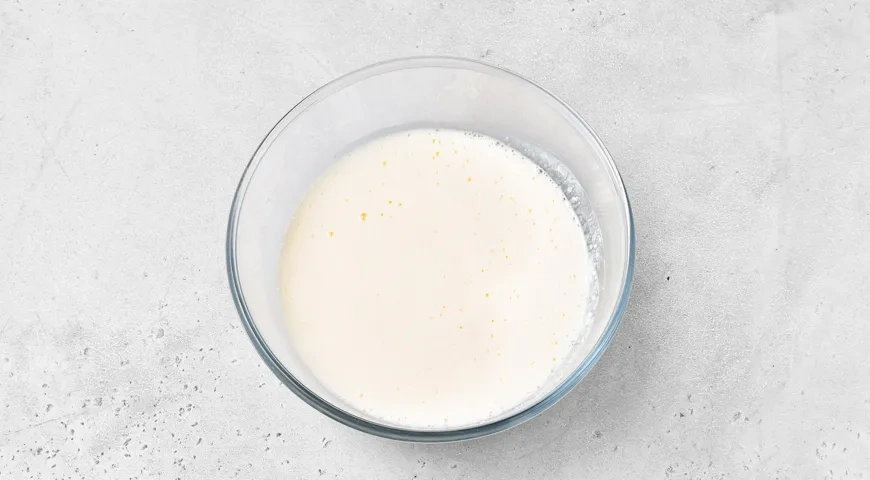 Пончики на кефире: шаг 1