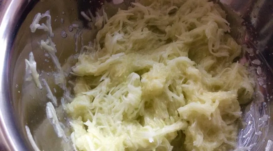 Постные кабачковые котлеты с рисом: шаг 1