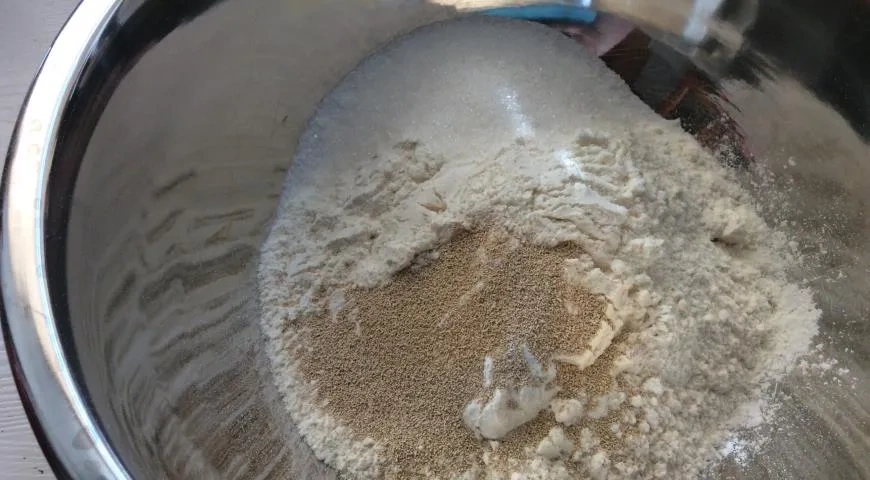 Постные Спасские пирожки с яблоками и грушами: шаг 1