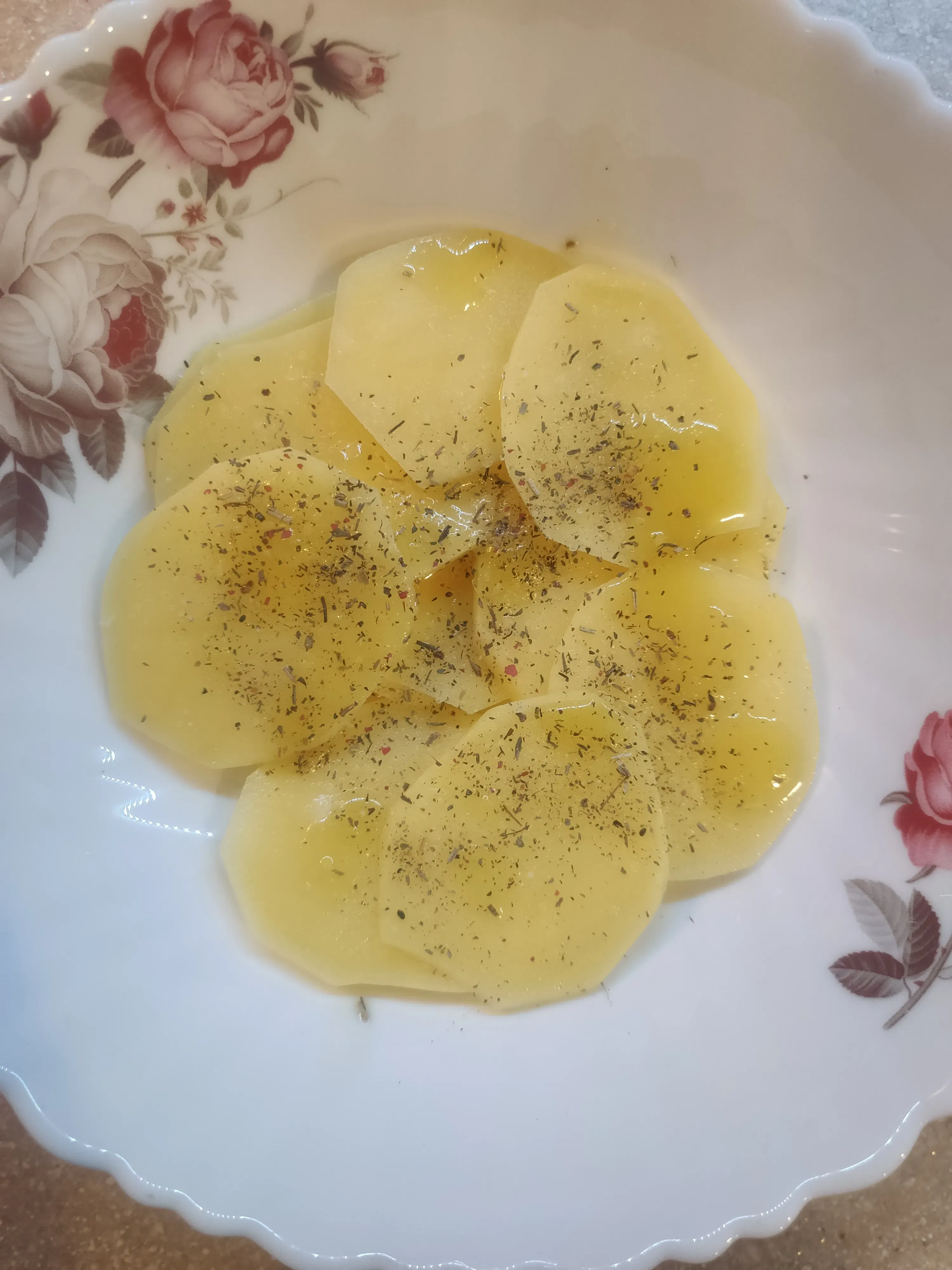 Праздничный белковый салат с тунцом: шаг 1