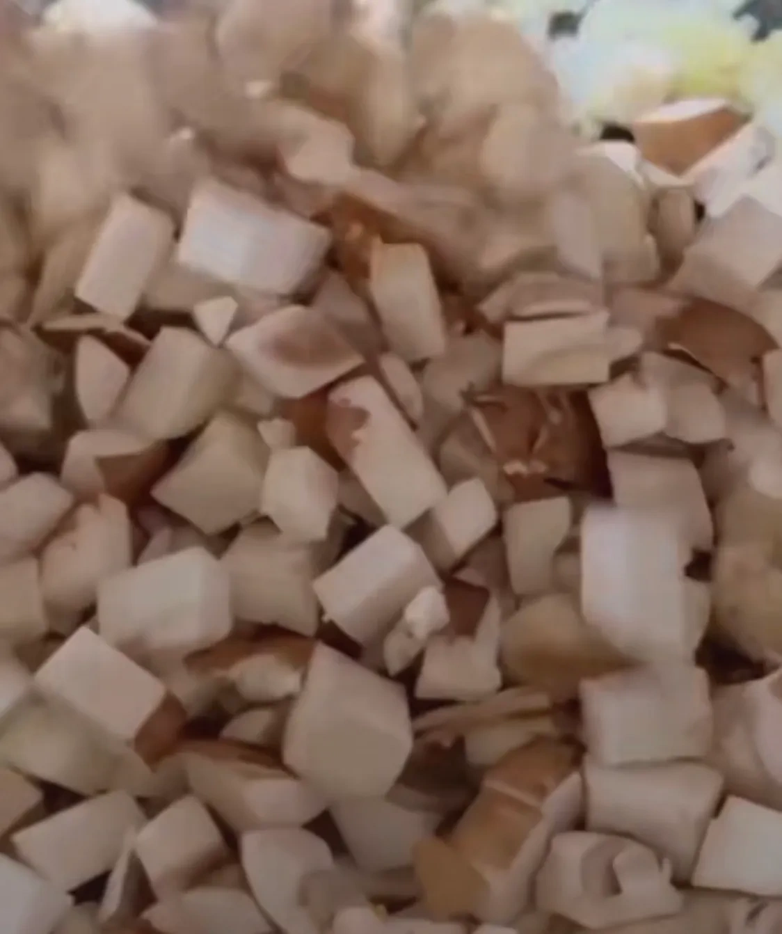 Праздничный салат с грибами: шаг 1