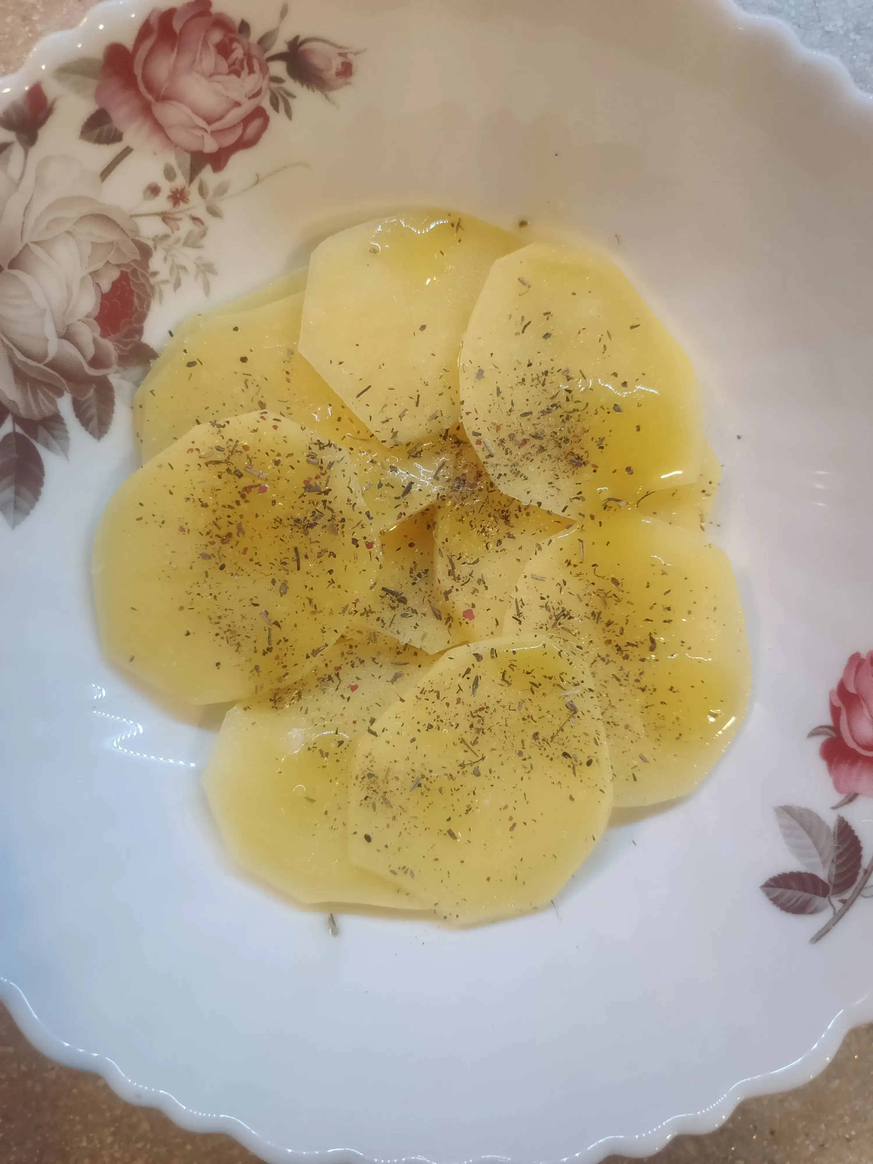 Шаг 1: Праздничный белковый салат с тунцом