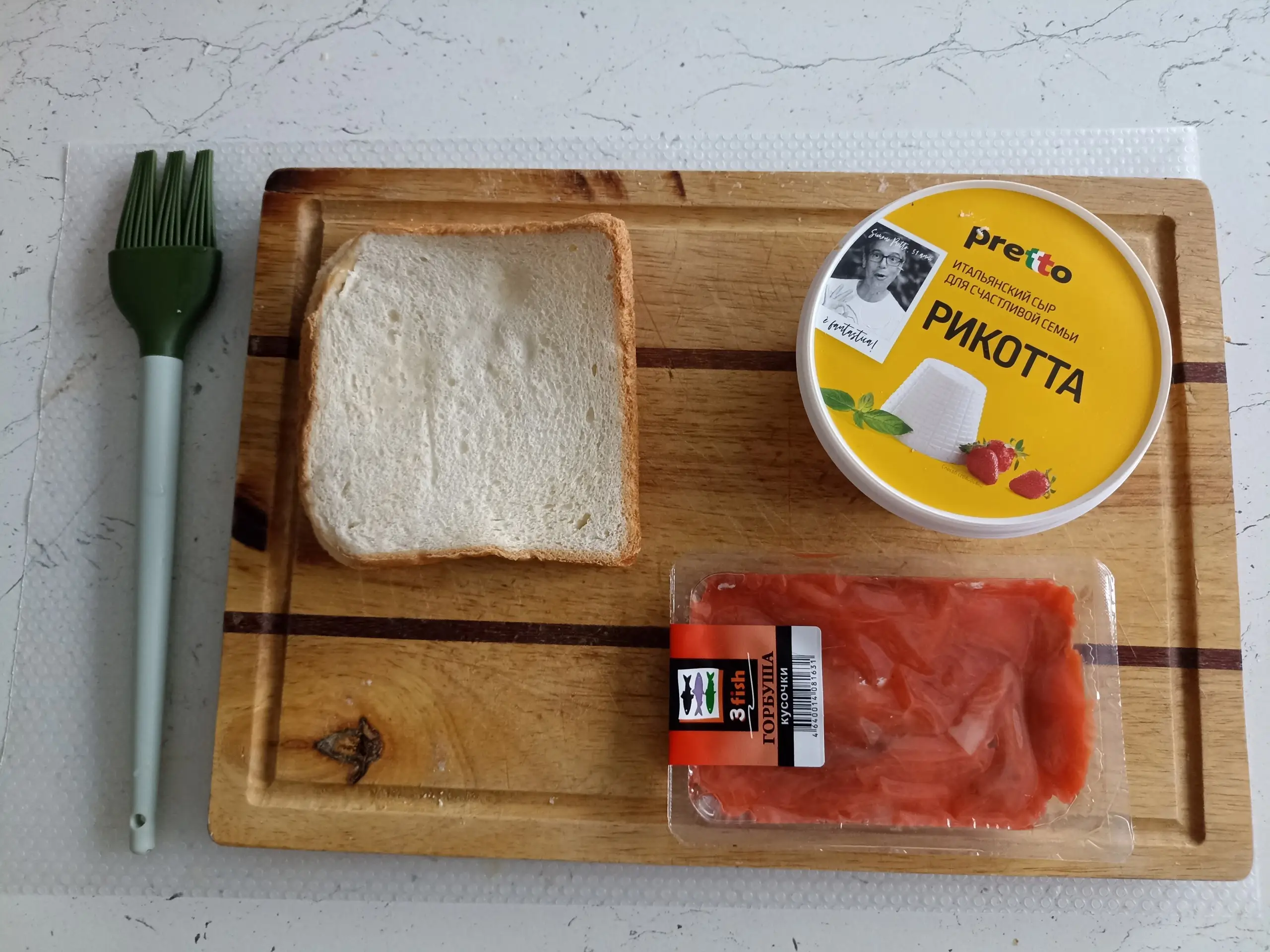 Шаг 1: Простой горячий сэндвич с красной рыбой и рикоттой