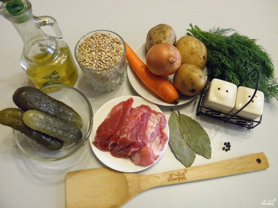 Шаг 1: Рассольник с перловкой и солеными огурцами