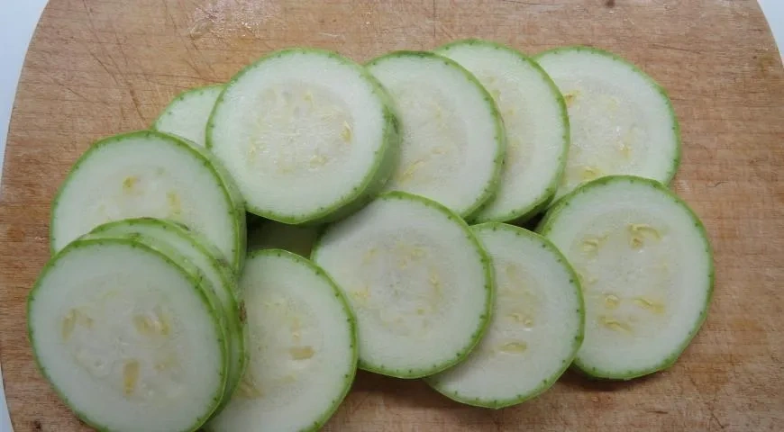 Рататуй с сыром фета: шаг 1