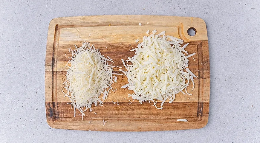 Римская пицца с прошутто и моцареллой: шаг 1