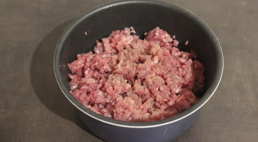 Рубленые свиные котлеты: шаг 1
