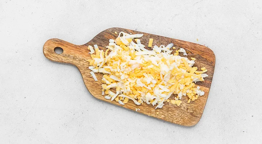 Рулет из лаваша со шпротами: шаг 1