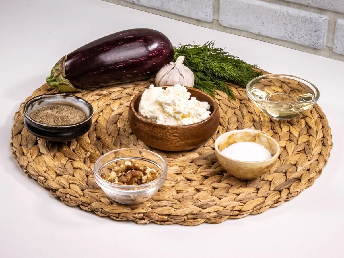 Шаг 1: Рулетики из баклажанов