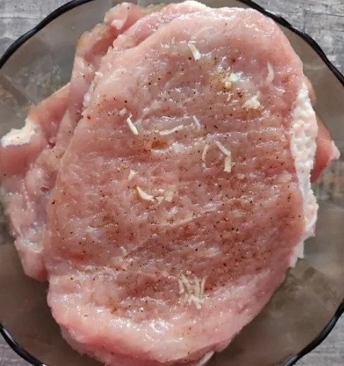 Рулетики из корейки с беконом и картофелем: шаг 1