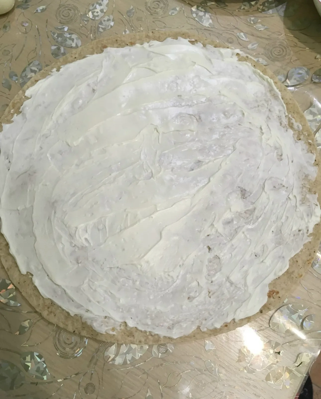 Рулетики из лаваша с красной рыбой: шаг 1