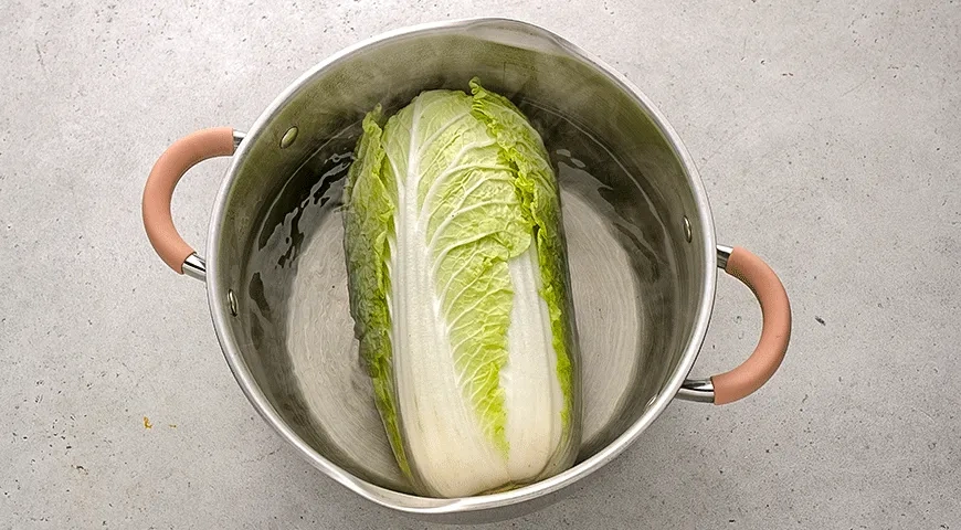 Рулетики из пекинской капусты с начинкой: шаг 1