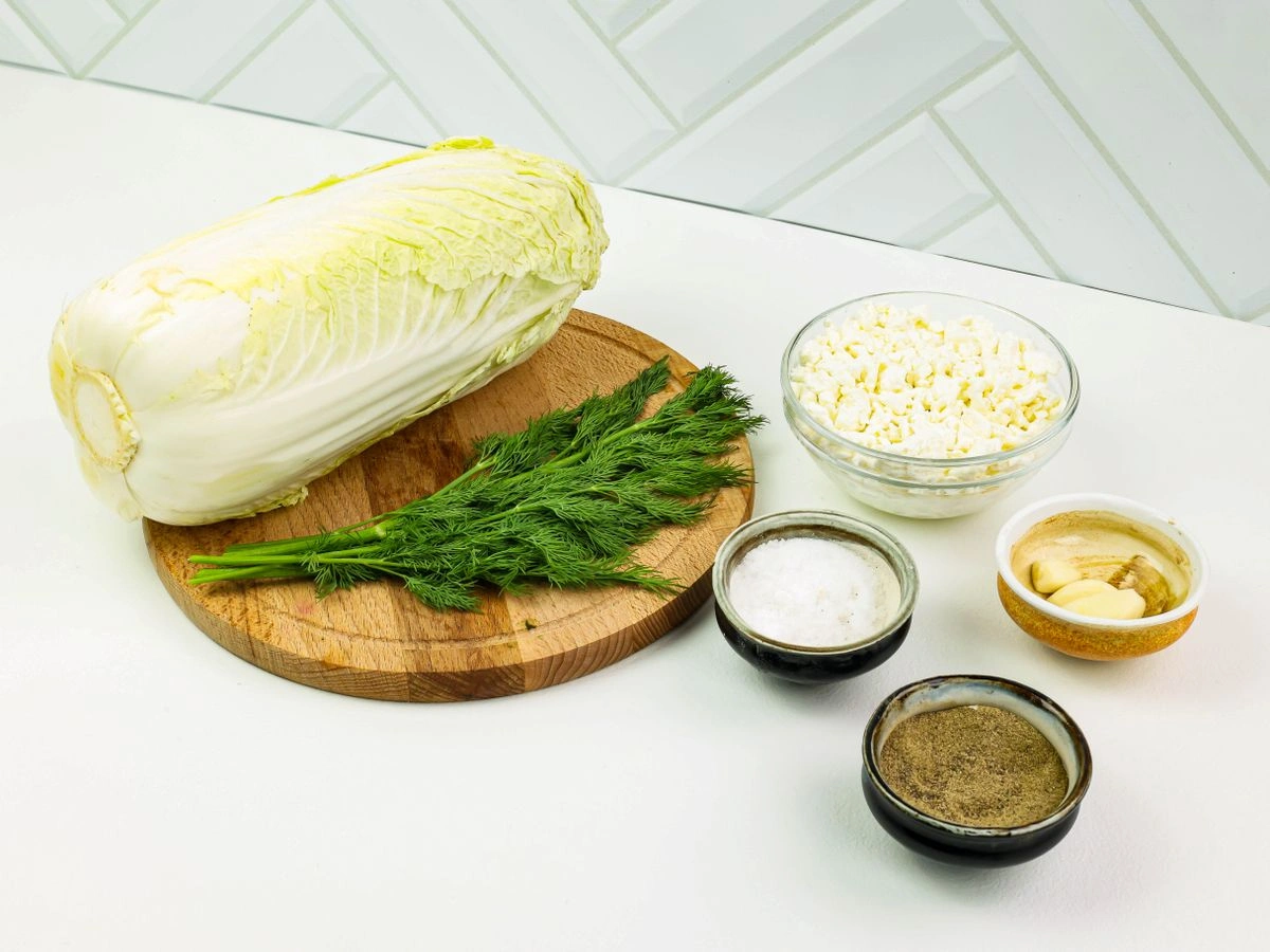 Шаг 1: Рулетики с творогом в пекинской капусте