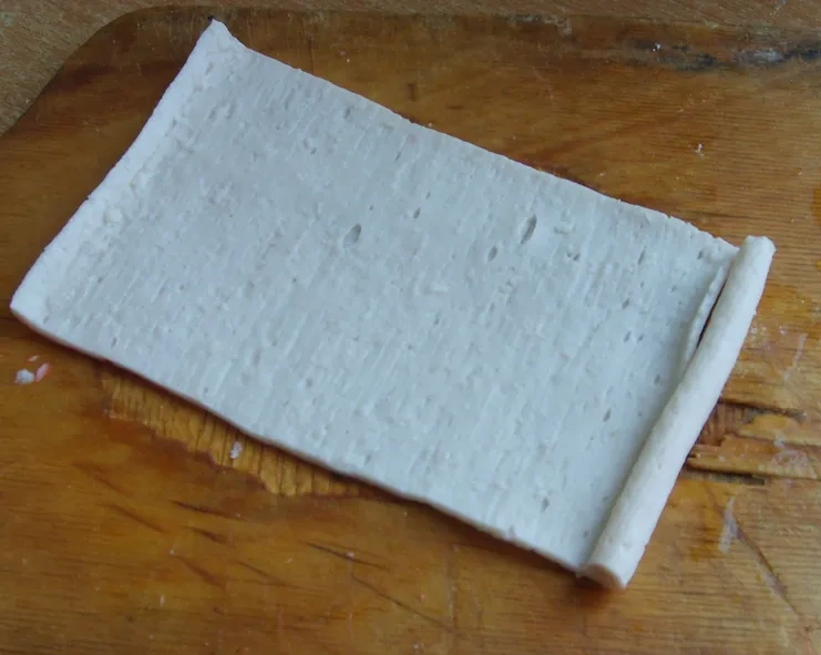 Рулеты из крабовых палочек: шаг 1