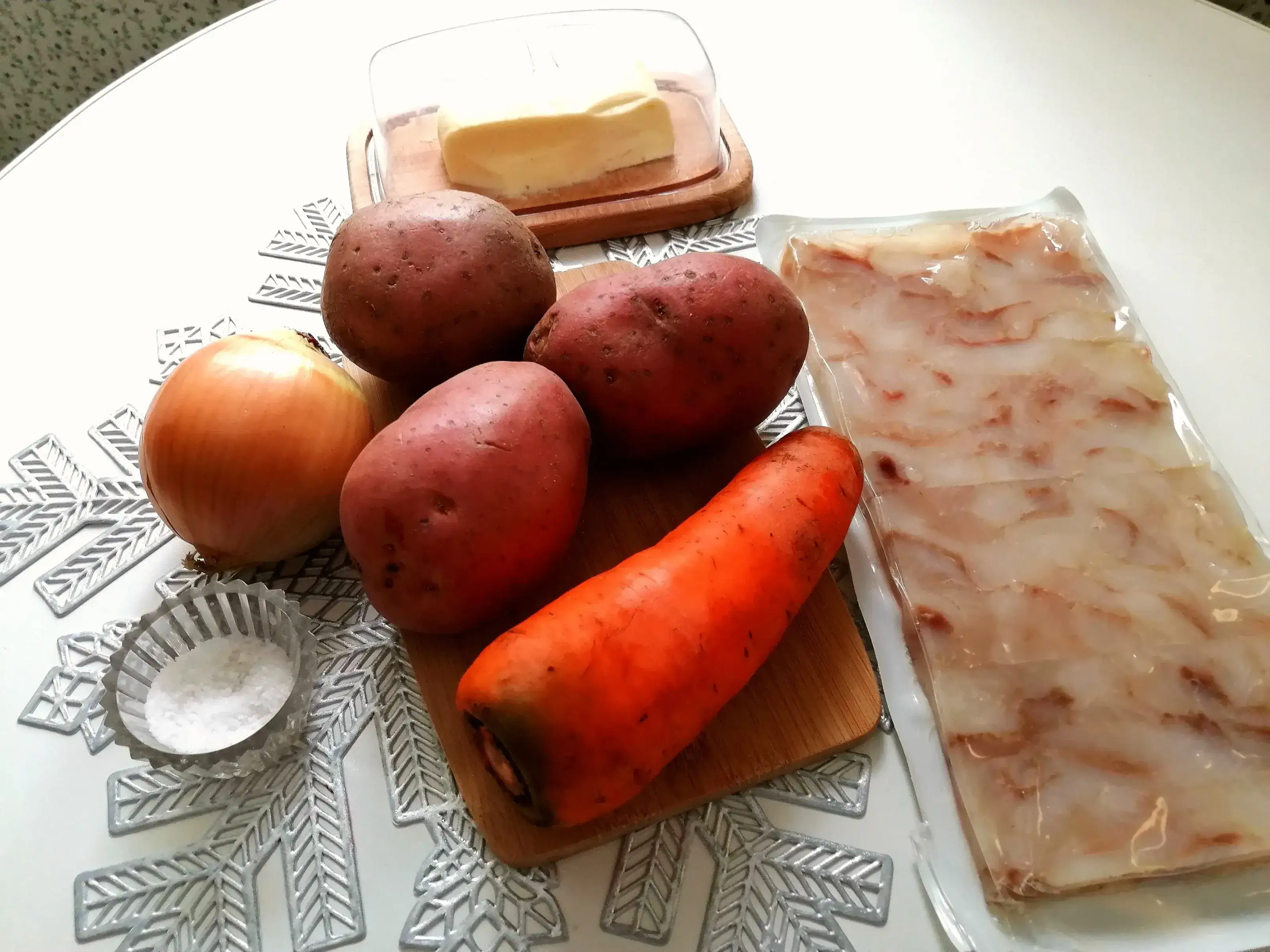 Рыба на морковной подушке под картофельным одеялом: шаг 1