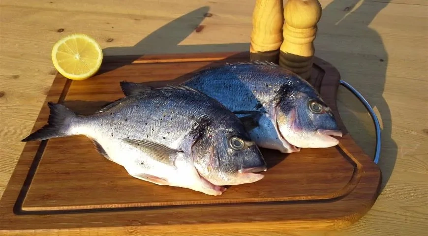 Рыба - по тайски в чугунной чаше на углях: шаг 1