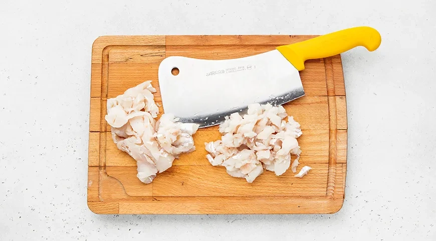 Рыбные тефтели в сливочном соусе: шаг 1