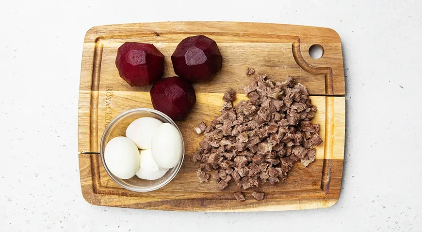 Салат Генерал со свеклой: шаг 1