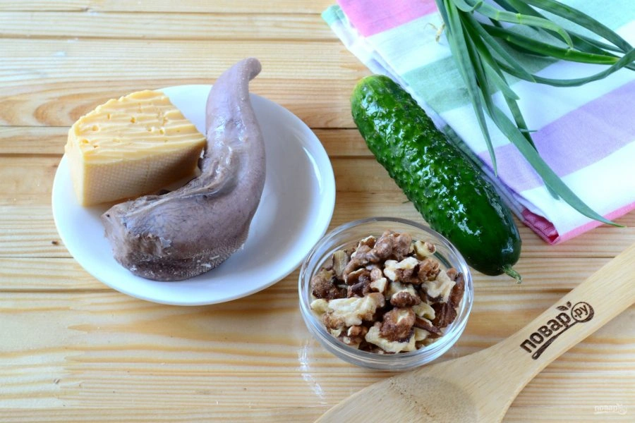 Шаг 1: Салат из говяжьего языка и огурцов