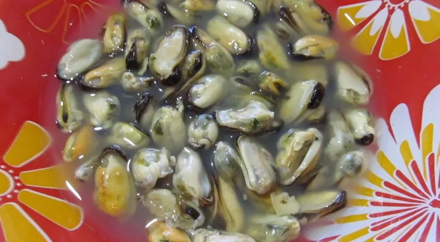 Салат из мидий с джемом Махеевъ к 14 февраля: шаг 1