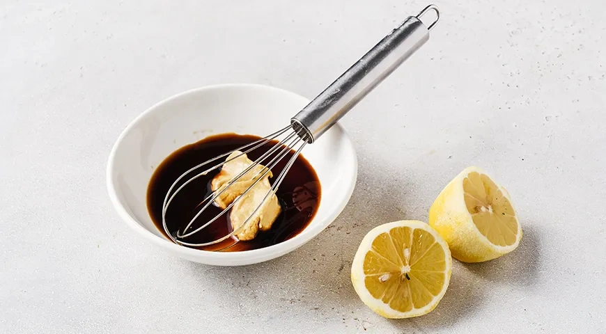 Салат из пекинской капусты с кукурузой, яйцом и огурцом: шаг 1