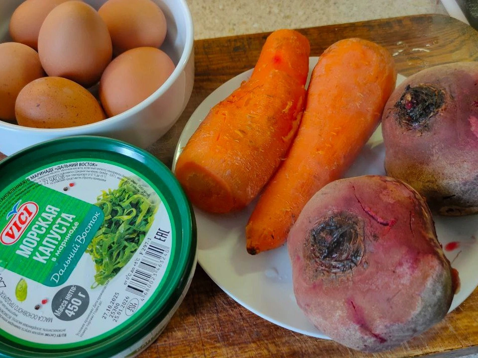 Шаг 1: Салат из свеклы, моркови и морской капусты