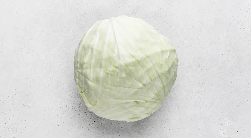 Салат из свежей капусты с чесноком: шаг 1