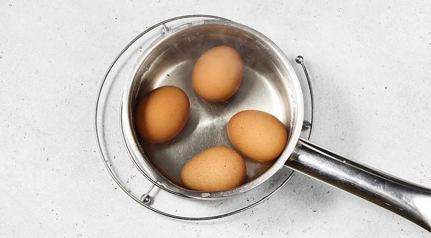 Салат-коктейль с ветчиной, огурцом и сыром: шаг 1