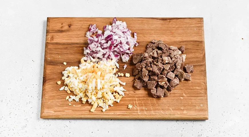 Салат «Красная шапочка» с говядиной и гранатом: шаг 1