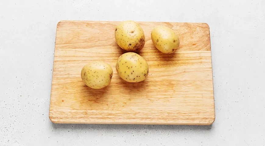 Салат Минский с грибами, квашеной капустой и картофелем: шаг 1