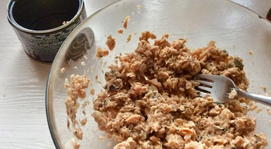 Салат- намазка с горбушей: шаг 1