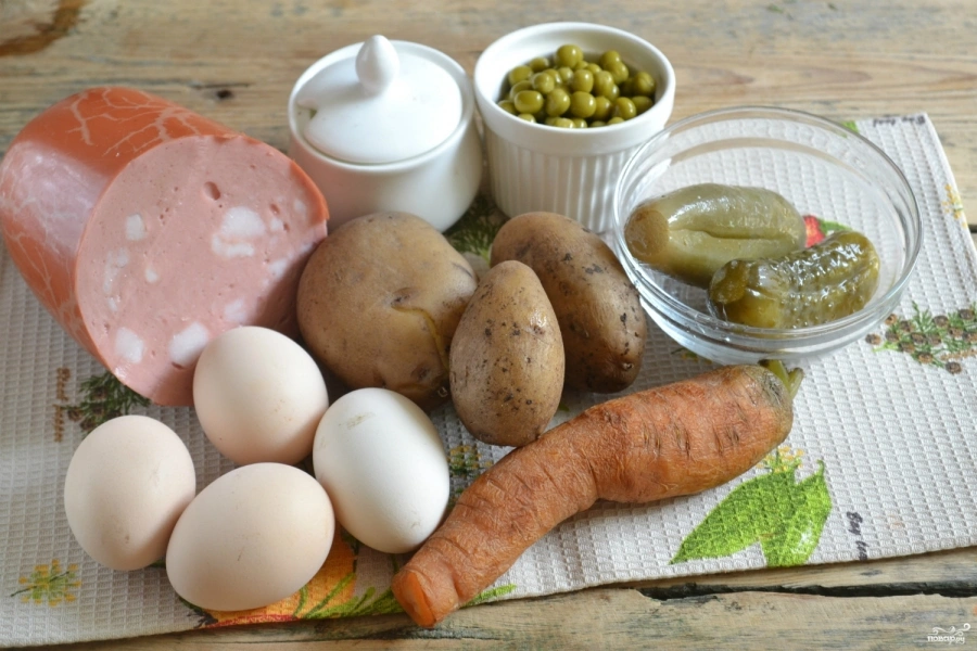 Шаг 1: Салат оливье классический с колбасой