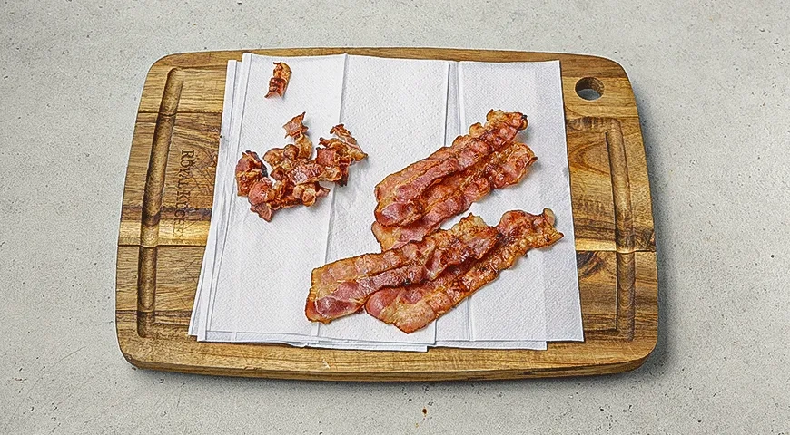 Салат с брюссельской капустой, яйцом и беконом: шаг 1