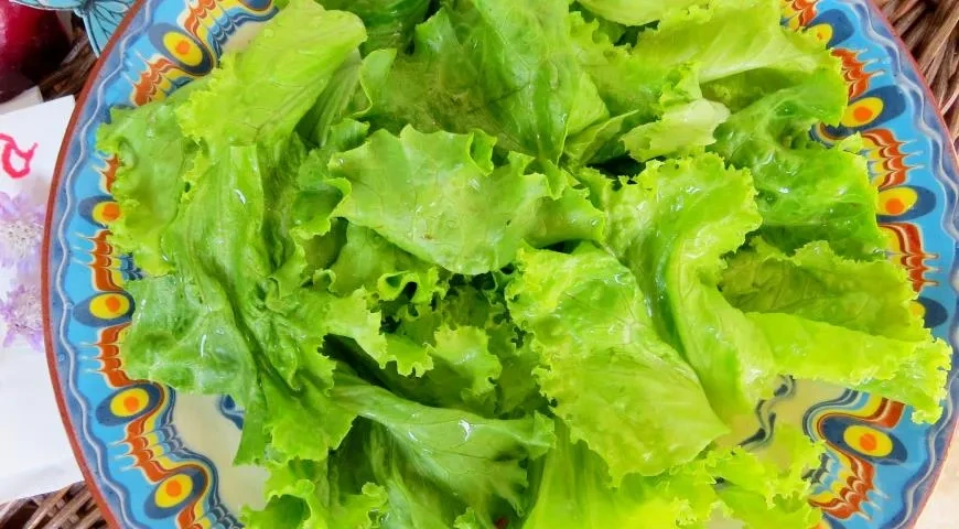 Салат с дыней, инжиром и брынзой: шаг 1