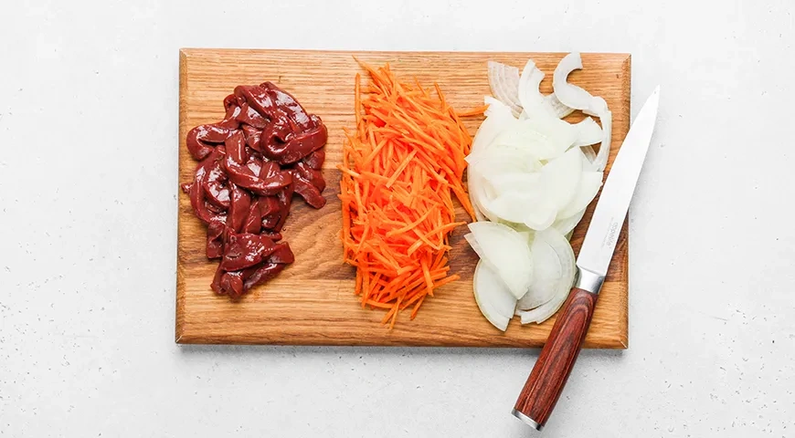 Салат с фасолью и печенью: шаг 1