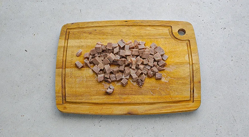 Салат с говяжьим языком, грибами и яйцами: шаг 1