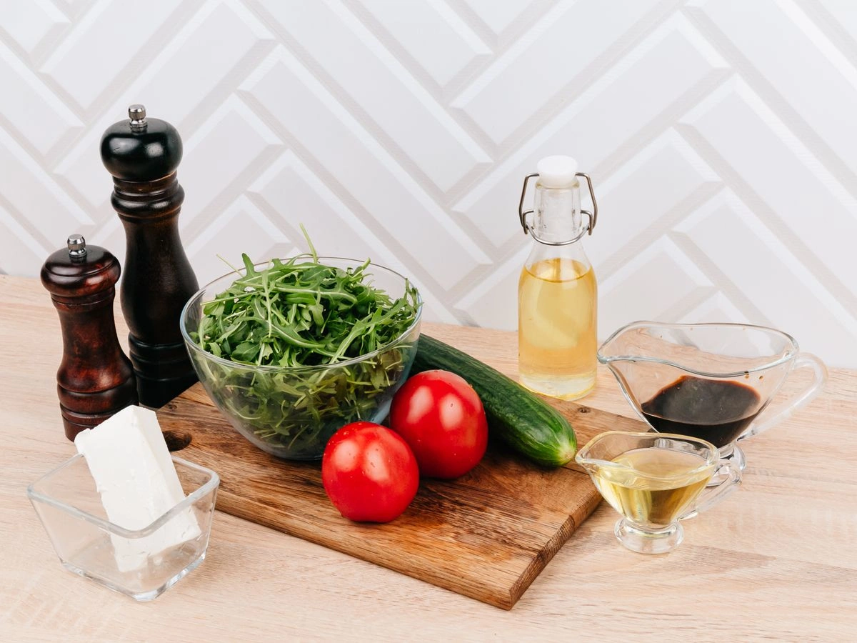 Шаг 1: Салат с руколой и сыром