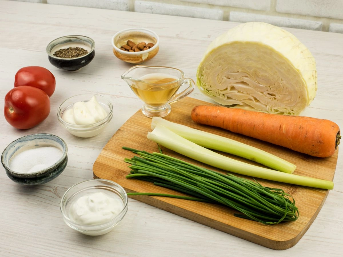 Шаг 1: Салат с сельдереем и капустой