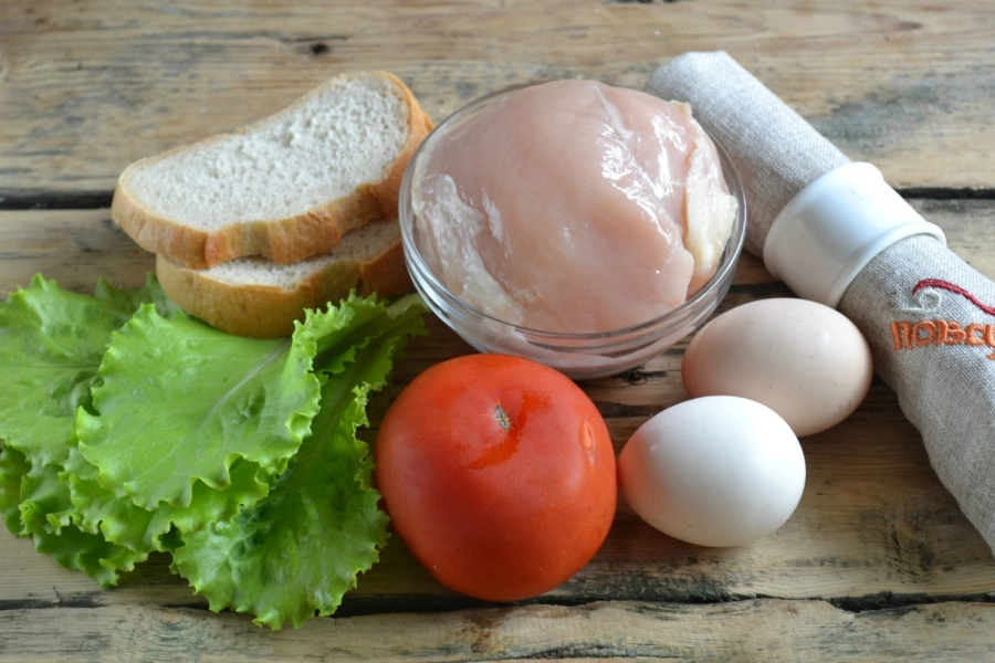 Шаг 1: Салат цезарь с курицей и сухариками