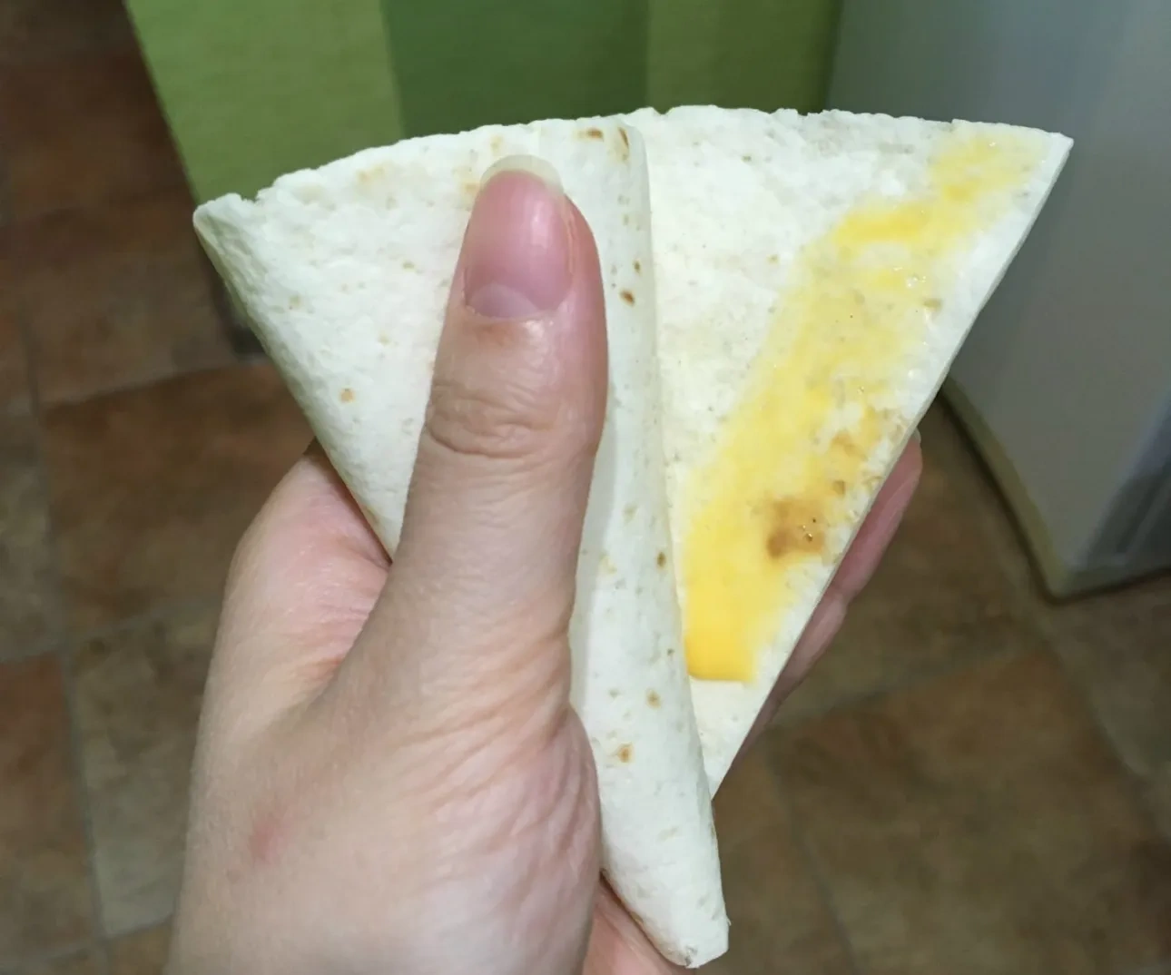 Салат в рожке: шаг 1