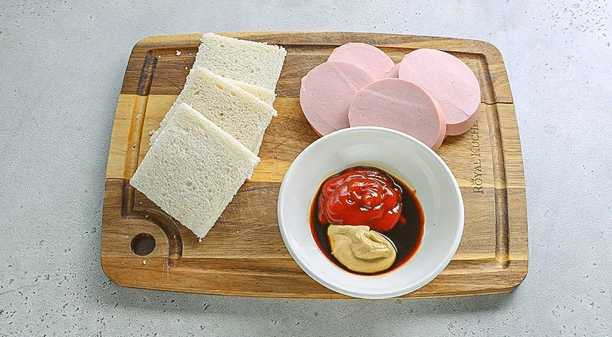 Сандо с вареной колбасой: шаг 1