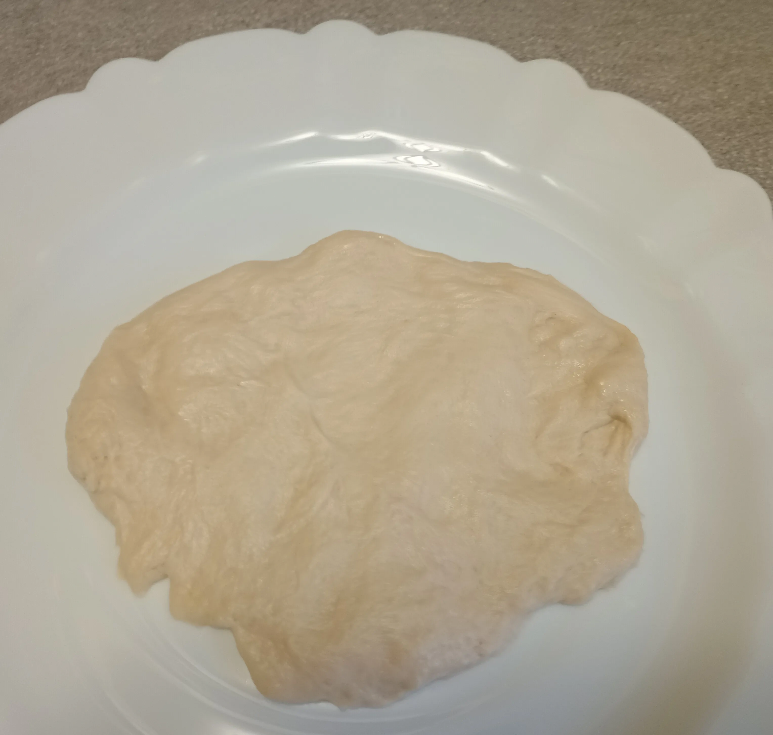 Сардельки с картофелем в тесте: шаг 1