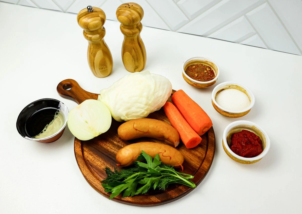 Шаг 1: Сардельки с тушеными овощами