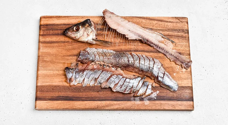 Селедка под шубой без свеклы: шаг 1