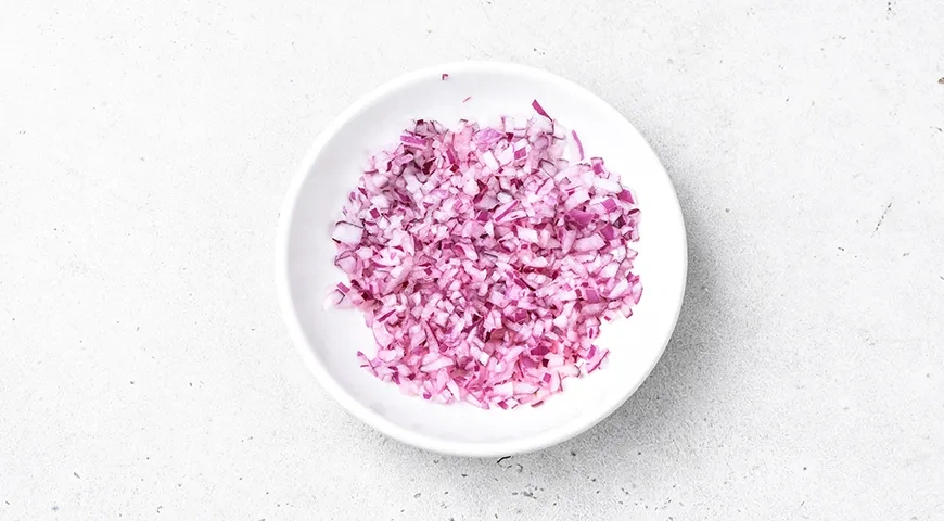 Селедка под шубой с икрой мойвы: шаг 1