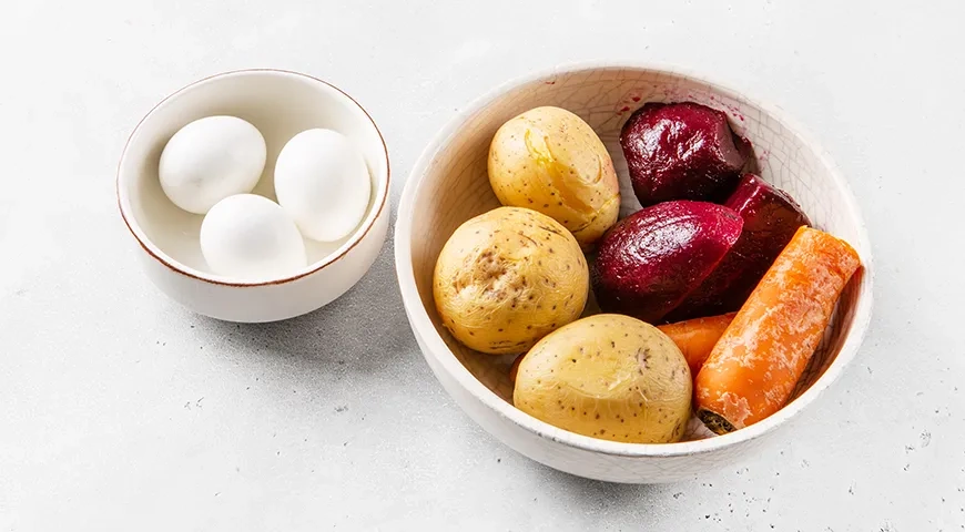 Селедка под шубой с орехами: шаг 1