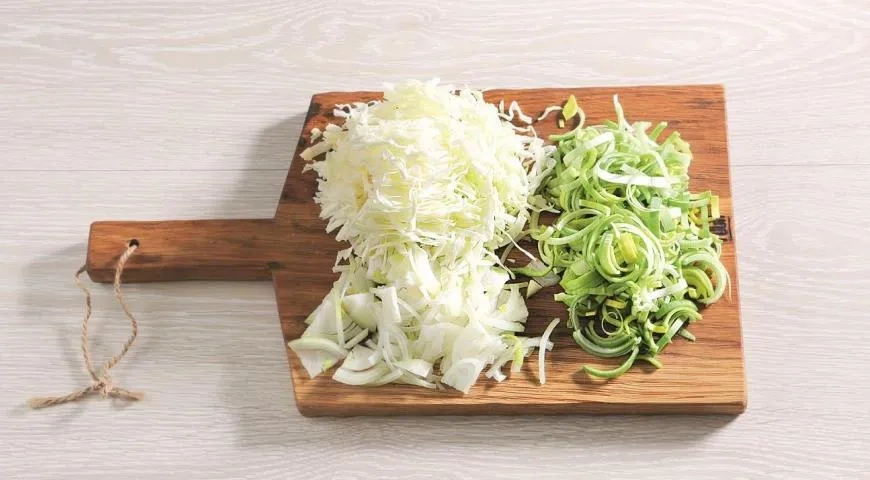 Селянка с копченым мясом: шаг 1