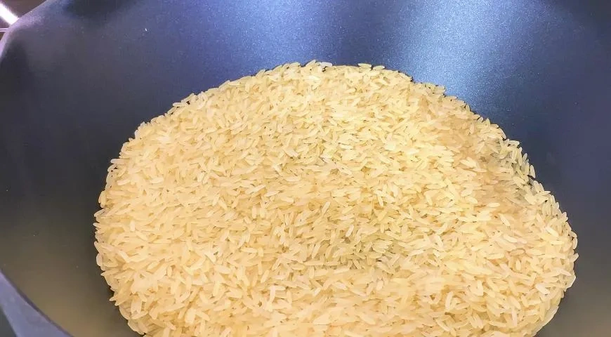 Семга с рисом на сковороде: шаг 1