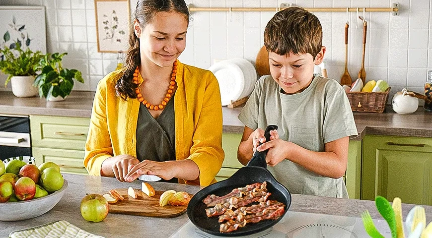 Сэндвич с яблоком и беконом на гриле: шаг 1